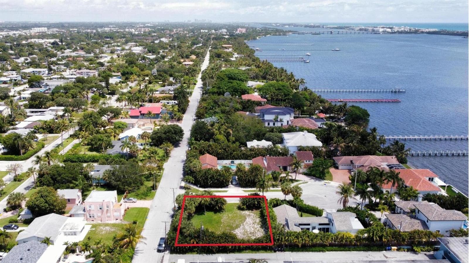 7 Lakeside Palms Court, FL 33460