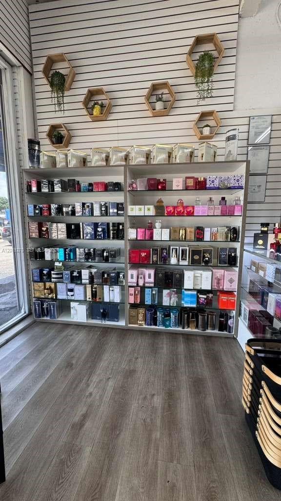 1917 NW 20th St, Miami FL 33142