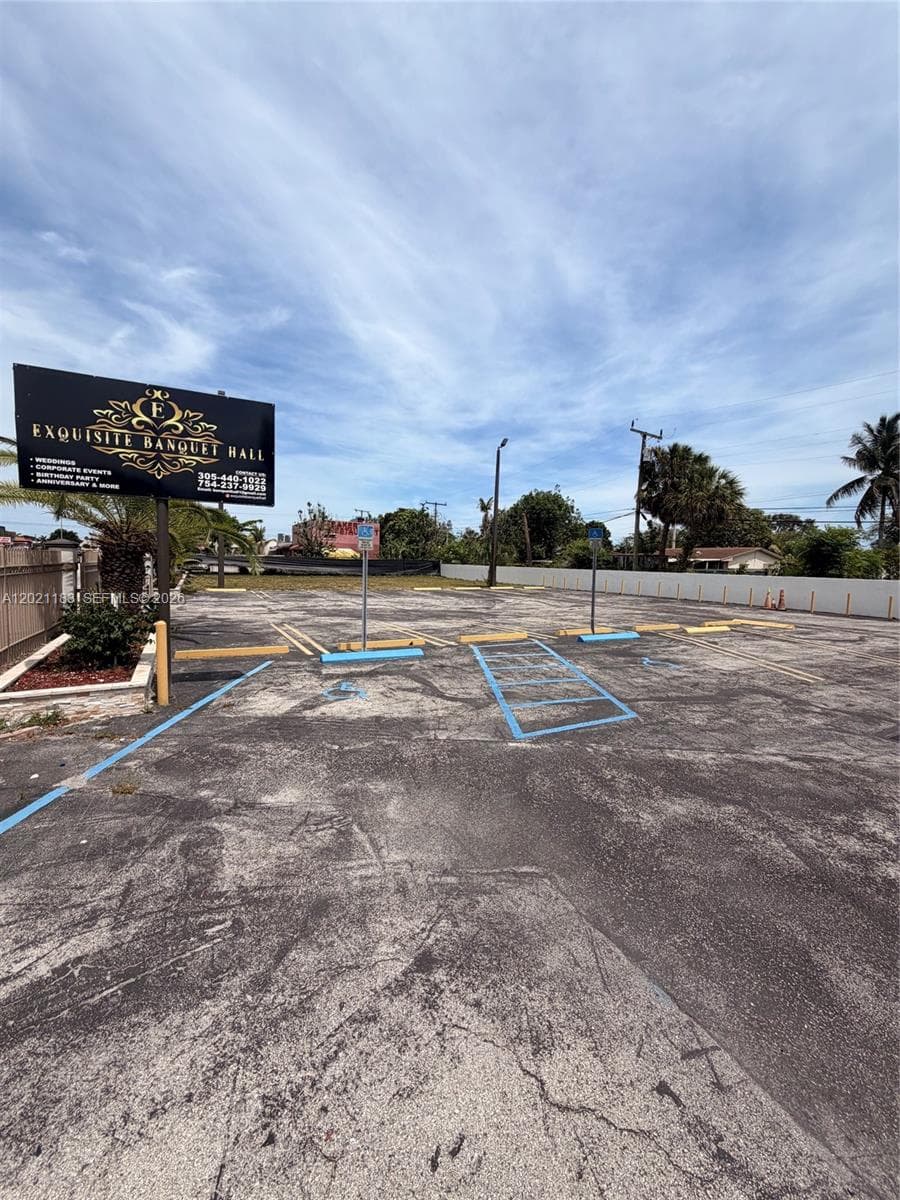920 NW 119th St, Miami FL 33168