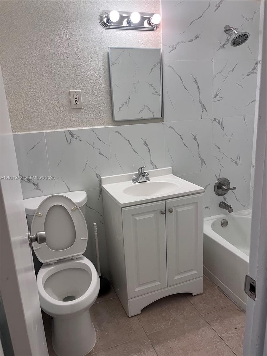 109 NW 14th Way # 4, Dania Beach FL 33004