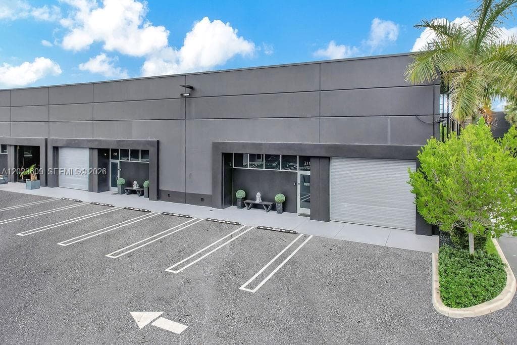 6030 NW 102nd Ave # 211, Doral FL 33178