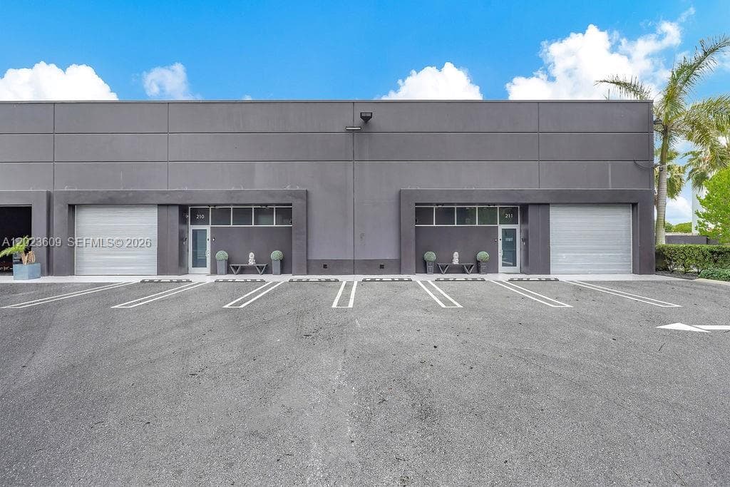 6030 NW 102nd Ave # 211, Doral FL 33178