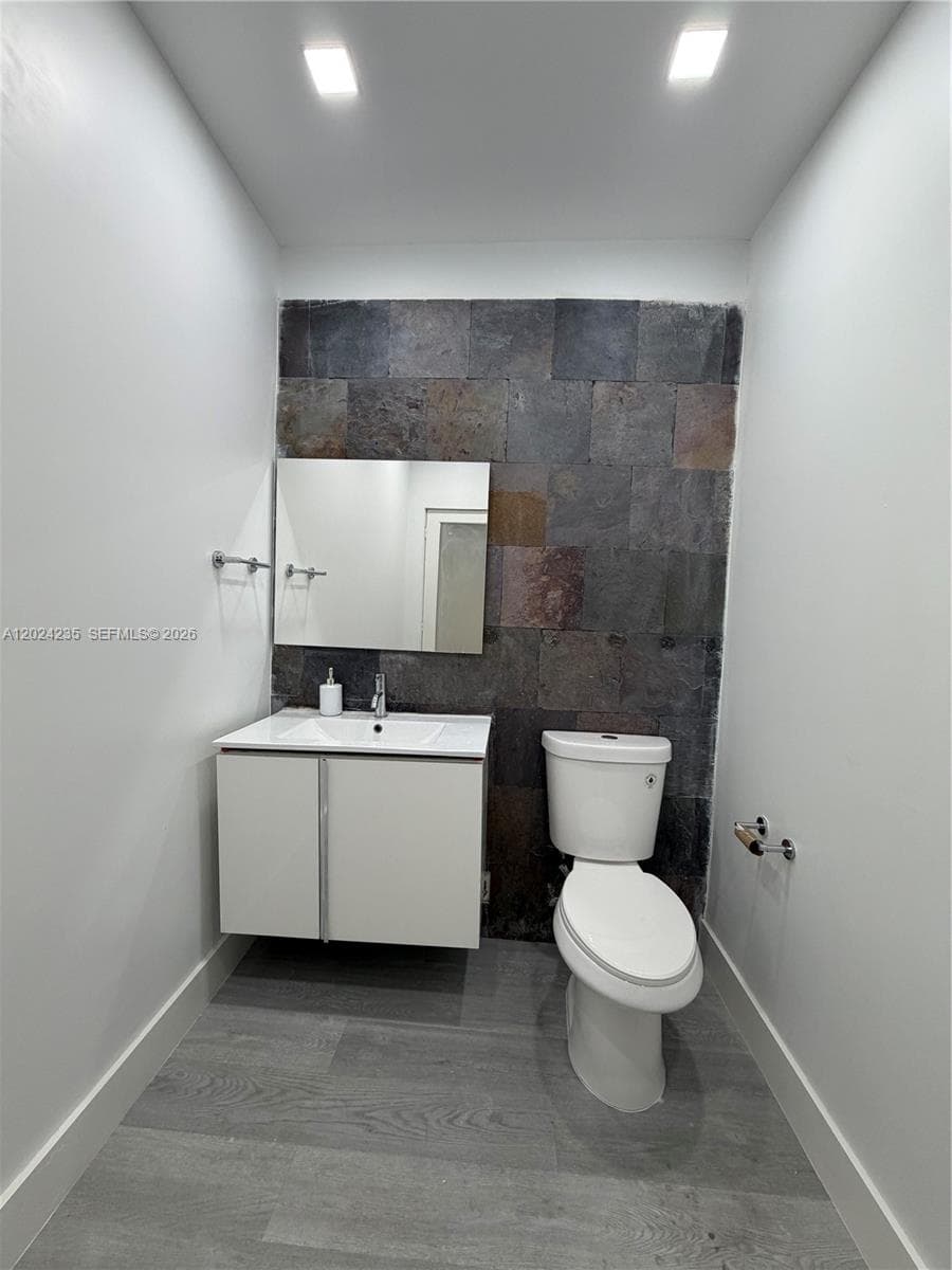 9450 NW 58th St # 3, Doral FL 33178