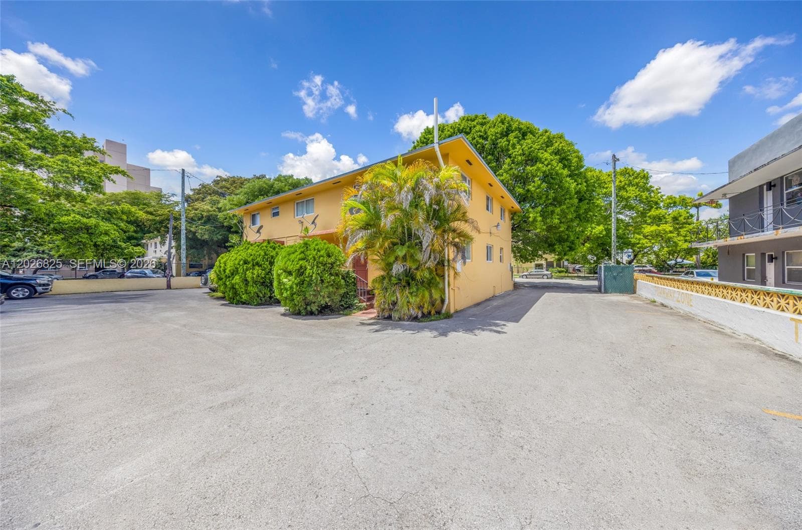 840 NW 4th St, Miami FL 33128