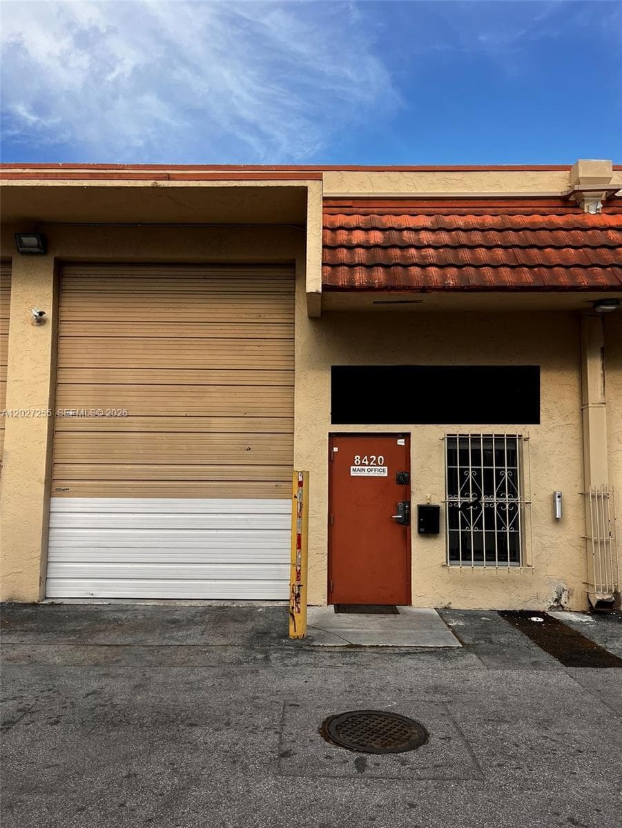 8420 NW 61st St, Miami FL 33166