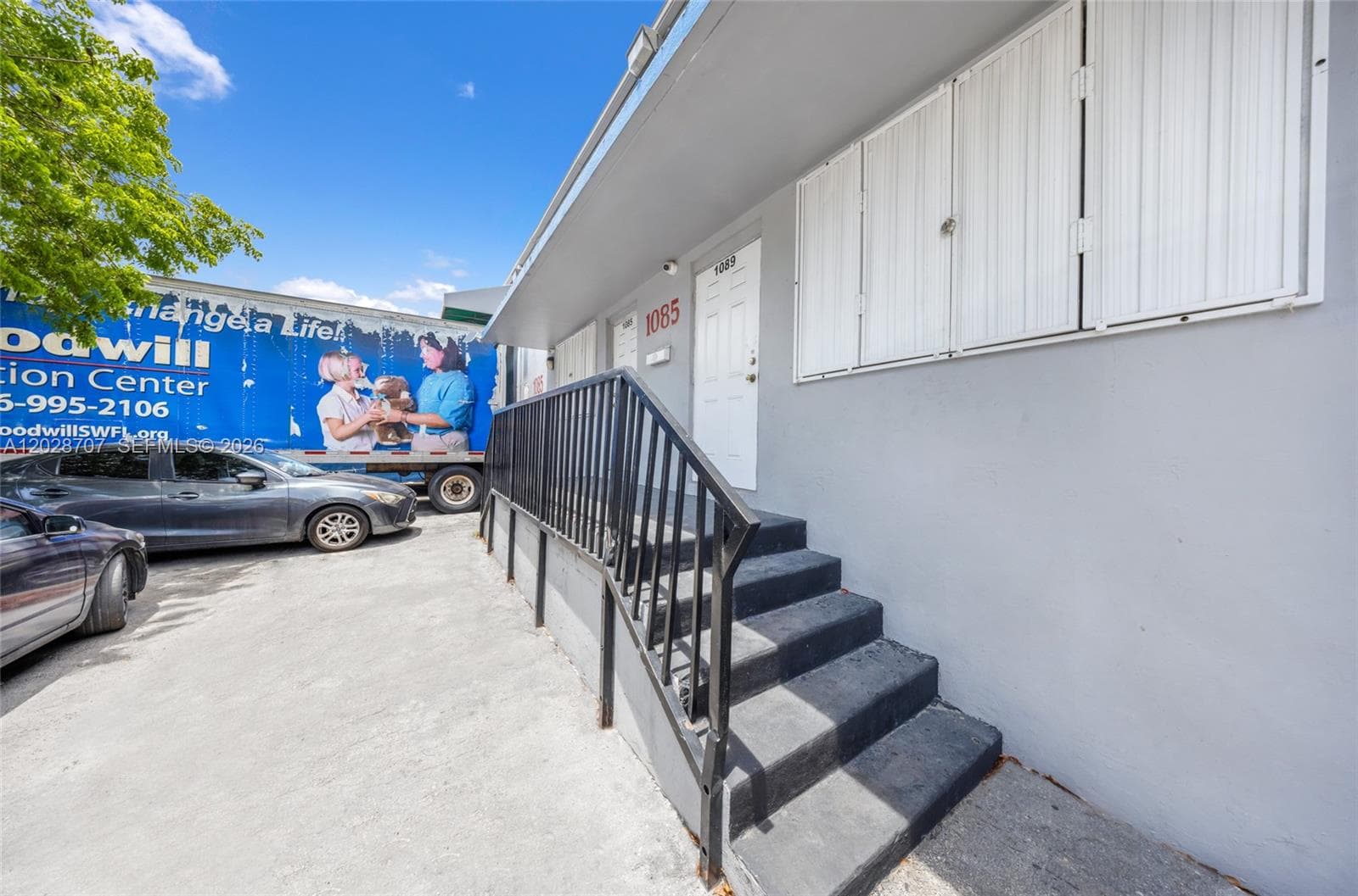 1085 E 27th St, Hialeah FL 33013