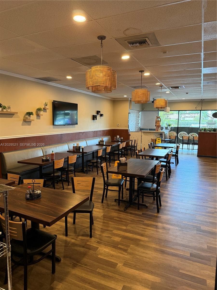 7462 Royal Palm Blvd, Margate FL 33063