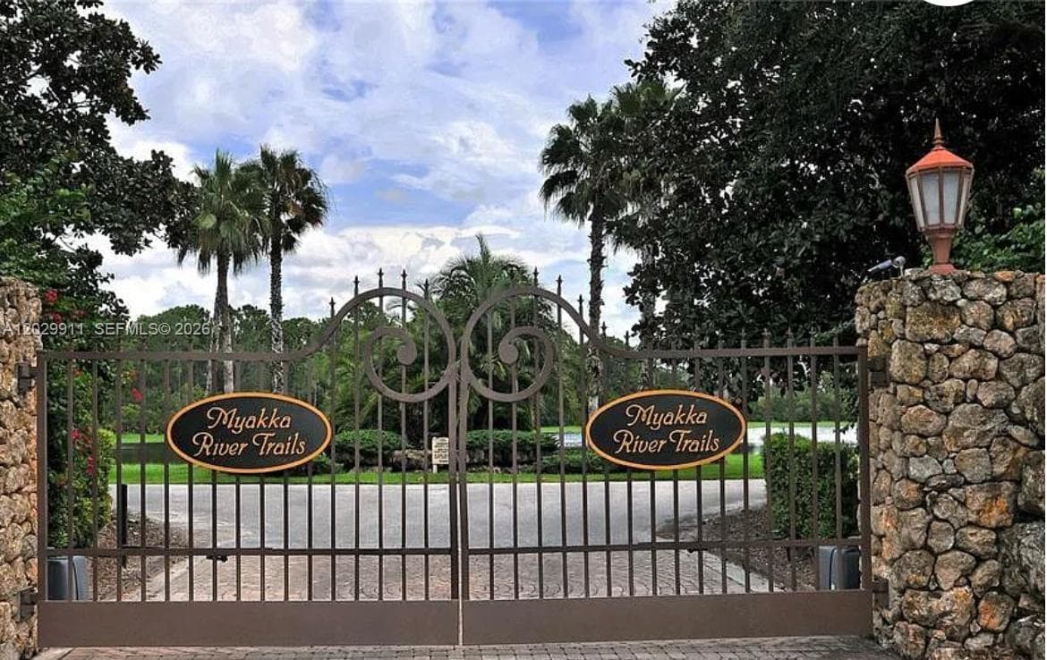 770 N River Rd, Venice FL 34293