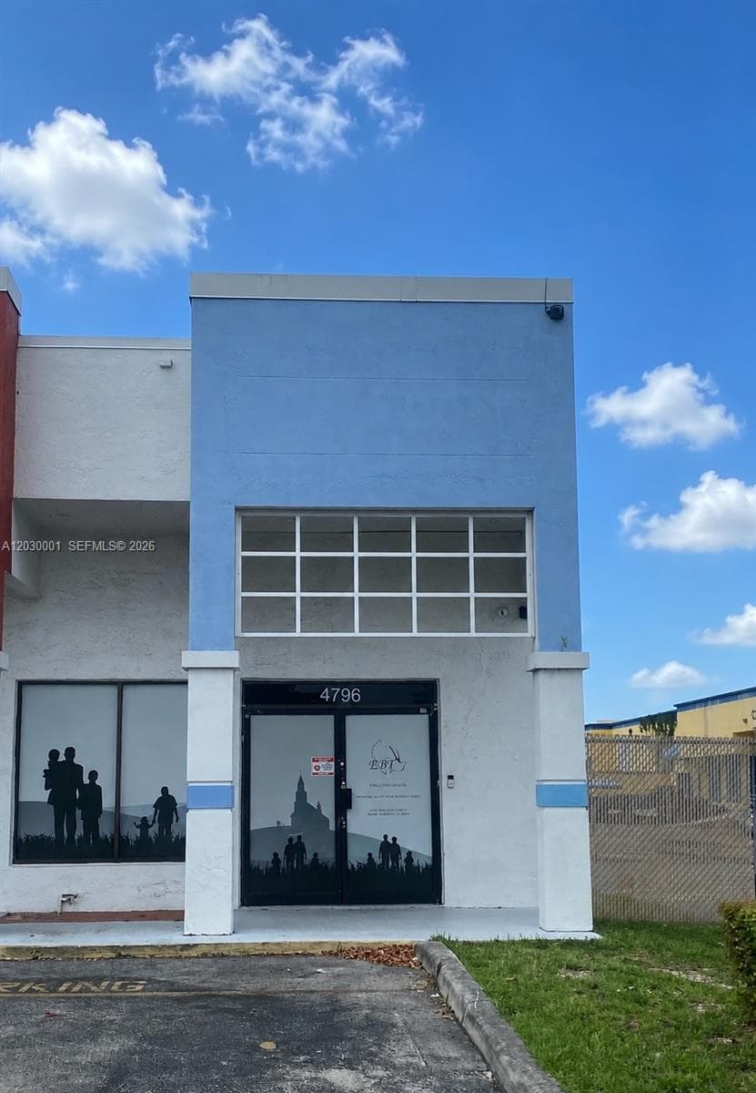 4796 NW 167th St, Miami Gardens FL 33014