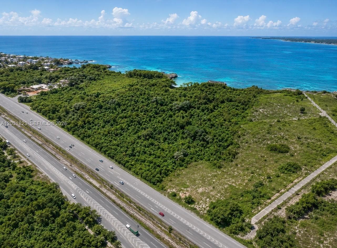Autovia Del Este, PA 15400