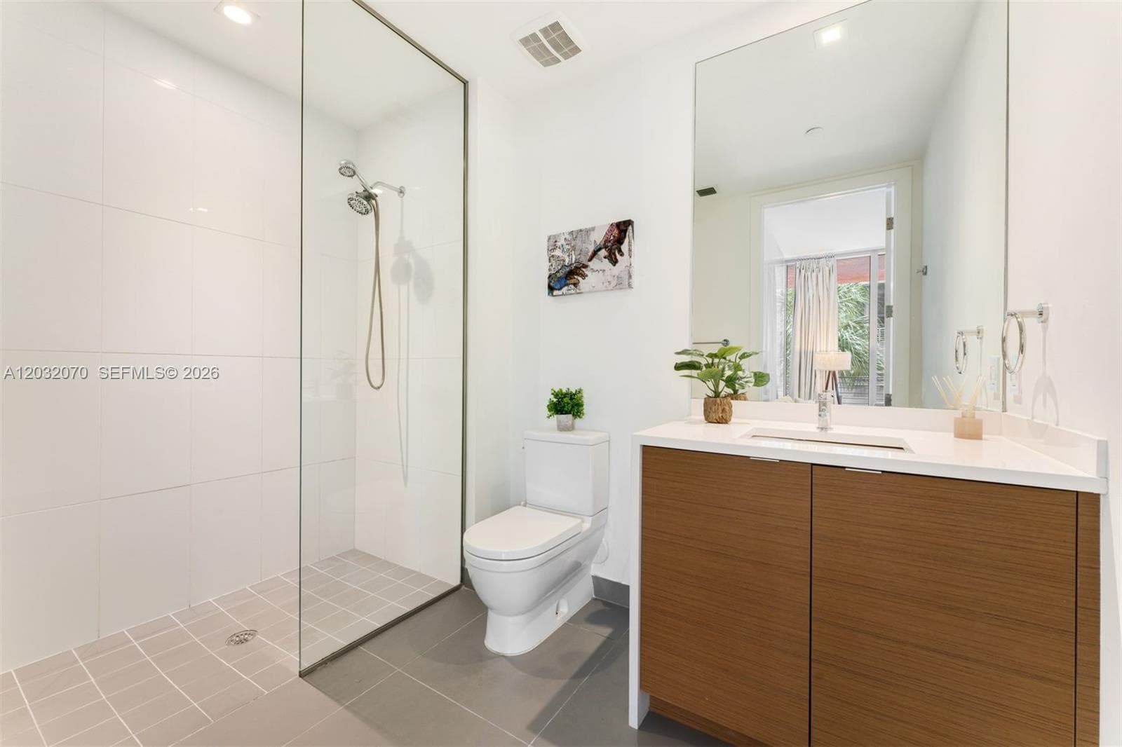 250 NW 24th St # 2B, Miami FL 33127