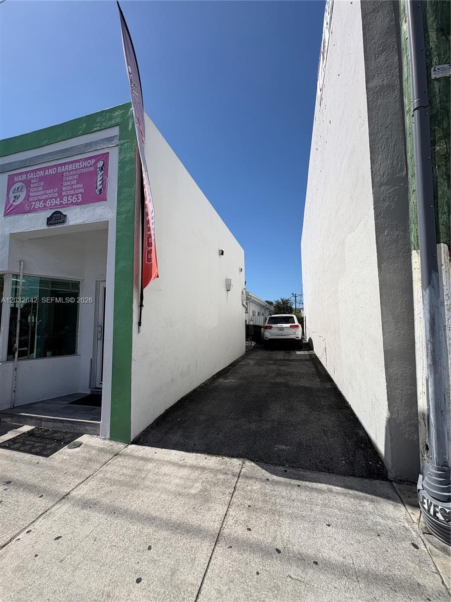 1772 W Flagler St, Miami FL 33135