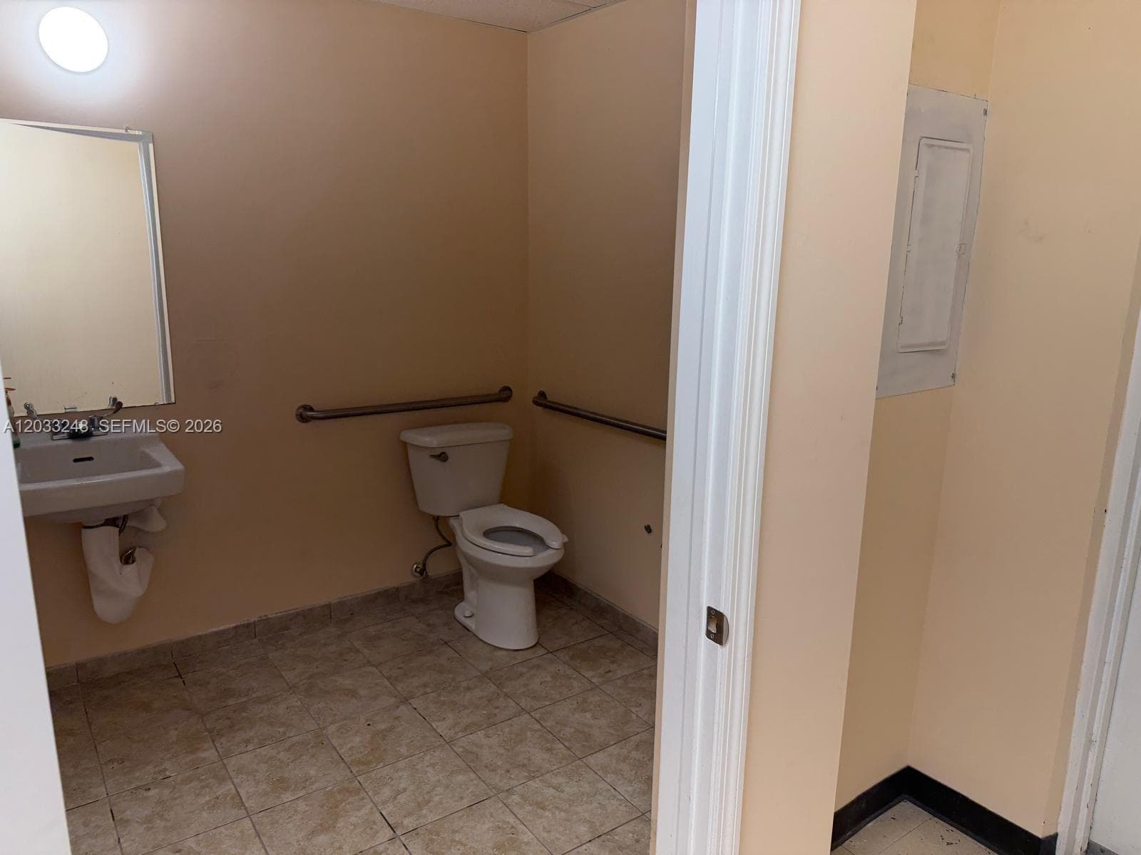 8688 NW 44 ST, Sunrise FL 33351