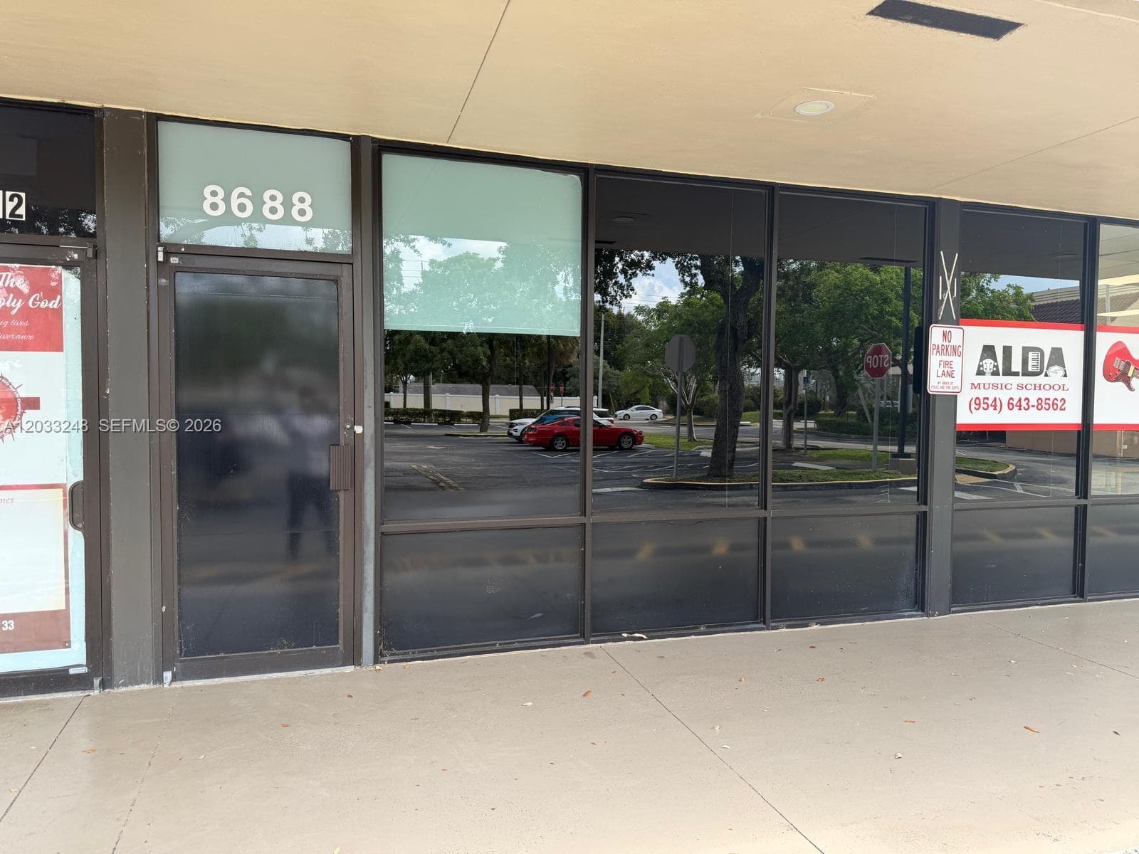 8688 NW 44 ST, Sunrise FL 33351