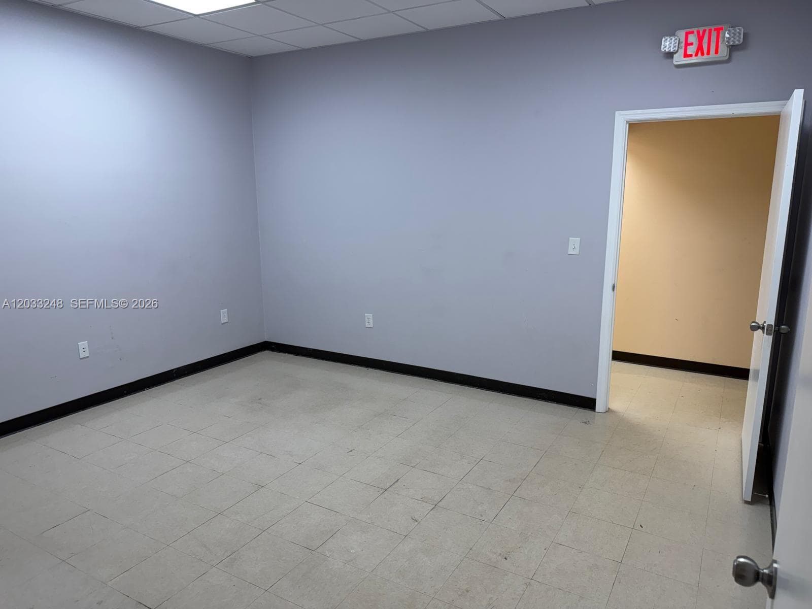 8688 NW 44 ST, Sunrise FL 33351