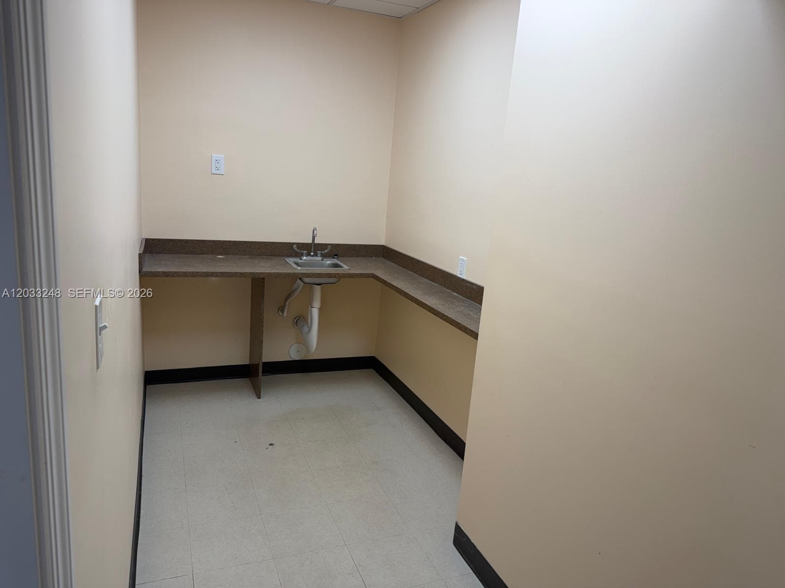8688 NW 44 ST, Sunrise FL 33351
