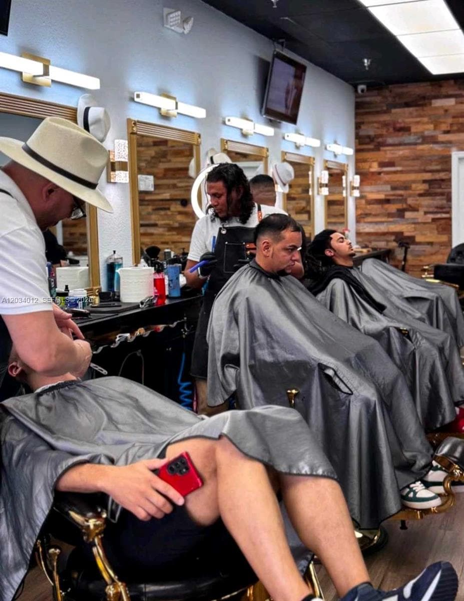 barber stations...estaciones de barberos