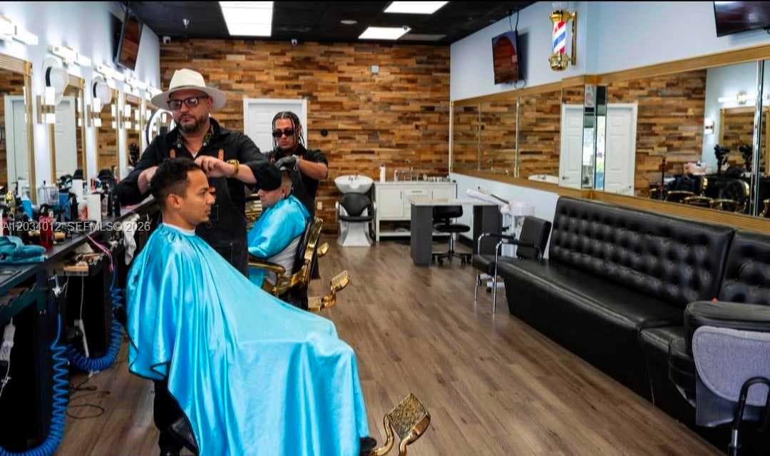 barber stations...estaciones de barberos