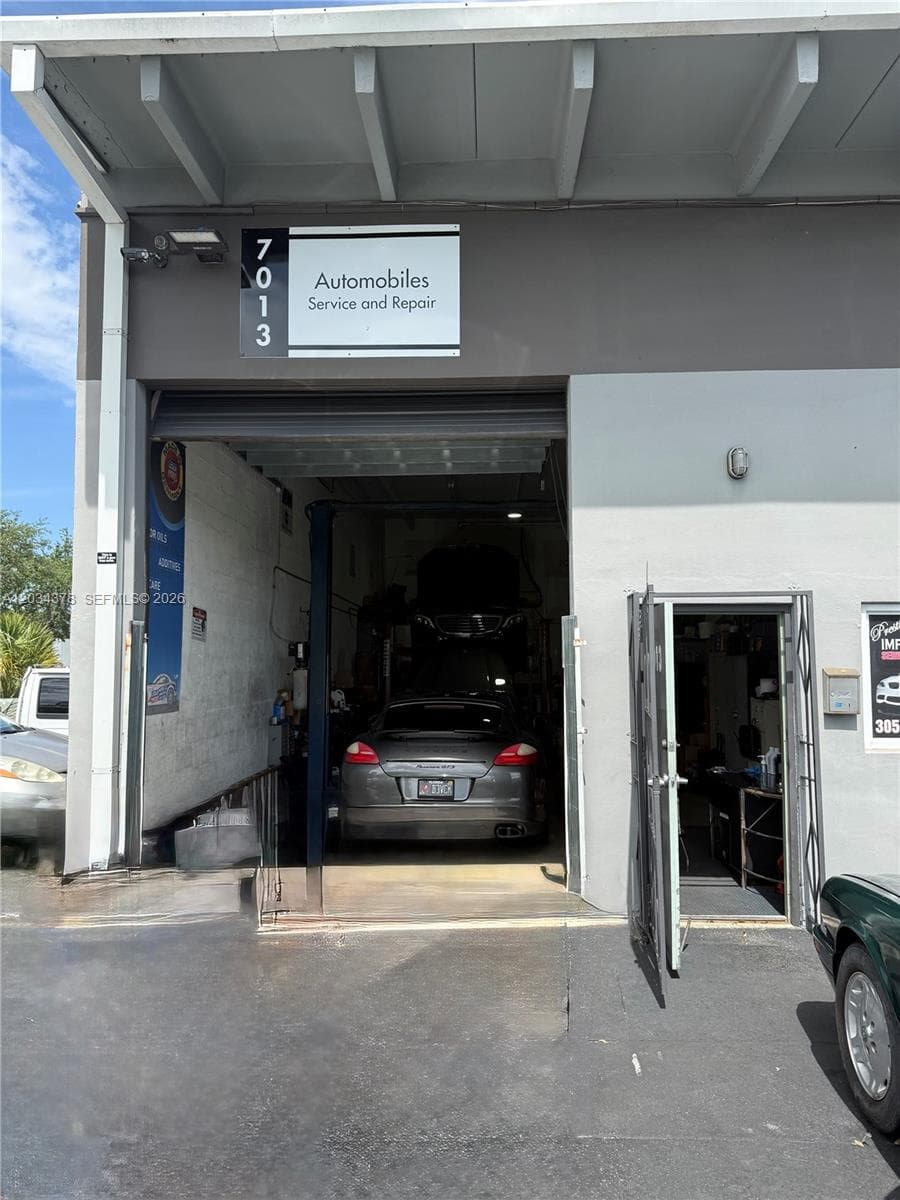 7013 SW 46 ST, Miami FL 33155