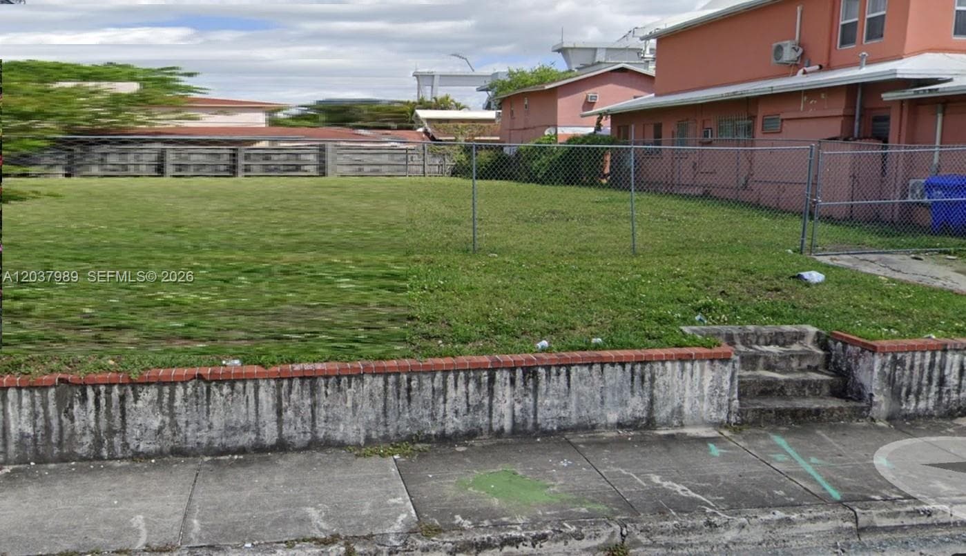 1611 NW 2nd St, Miami FL 33125