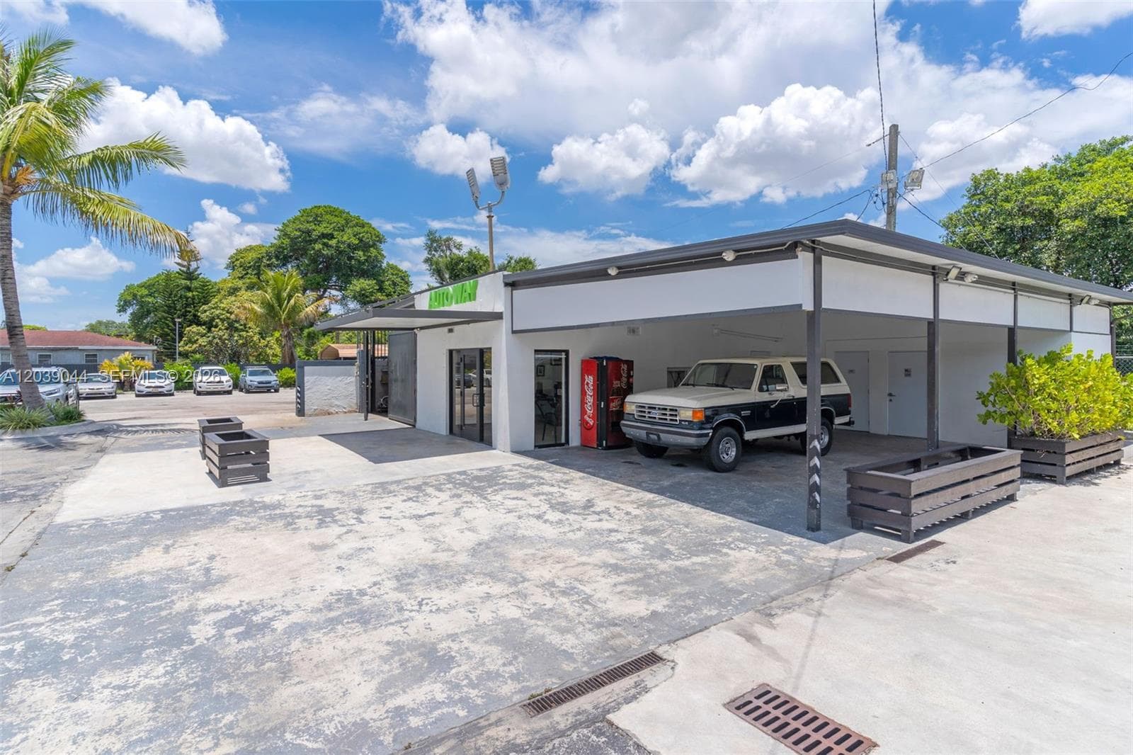 2729 NW 56th St, Miami FL 33142