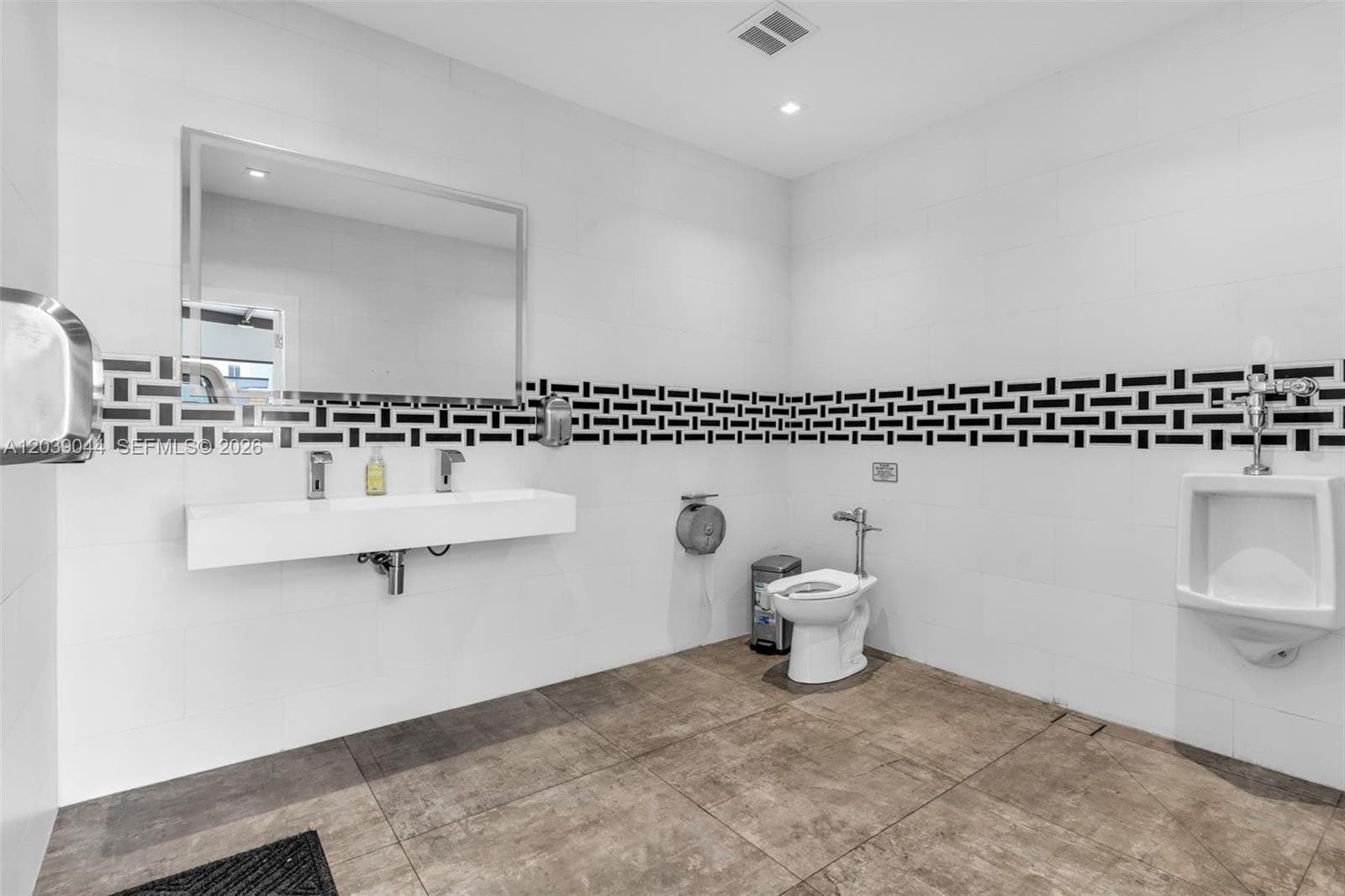 2729 NW 56th St, Miami FL 33142