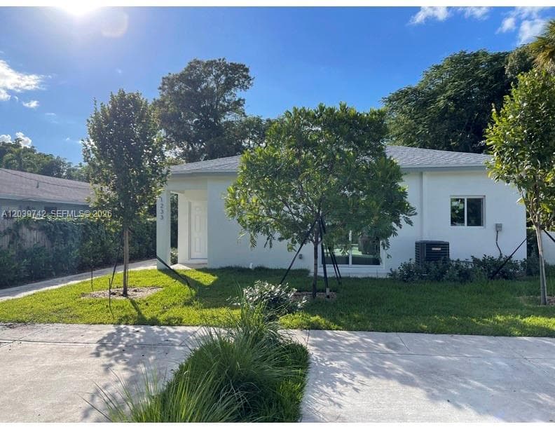 213 NW 12th St, Pompano Beach FL 33060