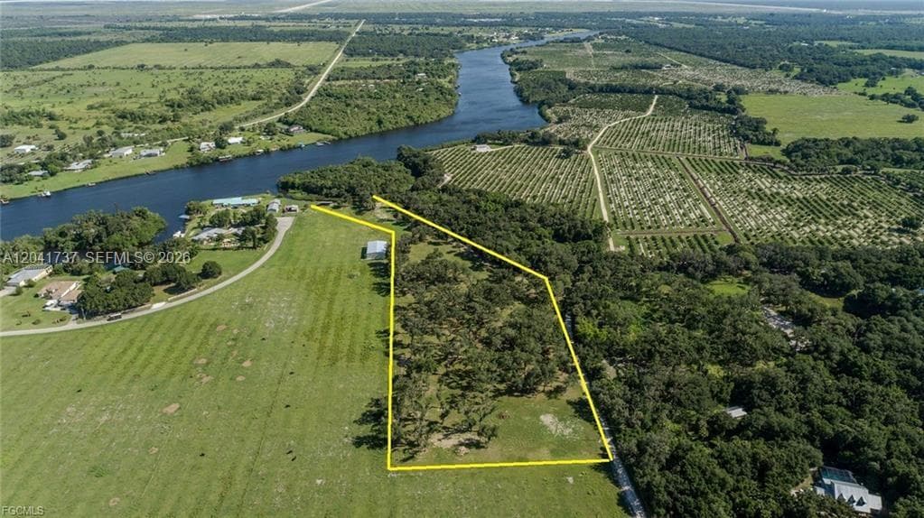 5247 County Road 78, La Belle FL 33935