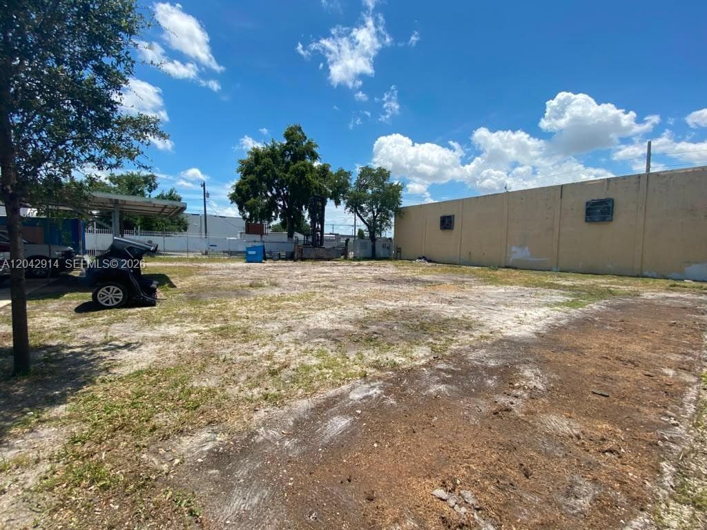 3367 NW 68th St, Miami FL 33147