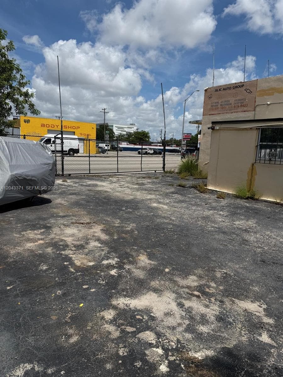 3445 NW 27th Ave, Miami FL 33142