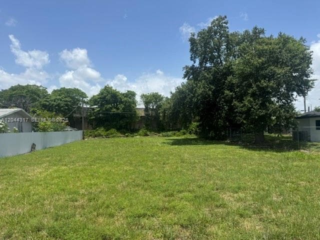 10420 NW 6 AVE, Miami FL 33150