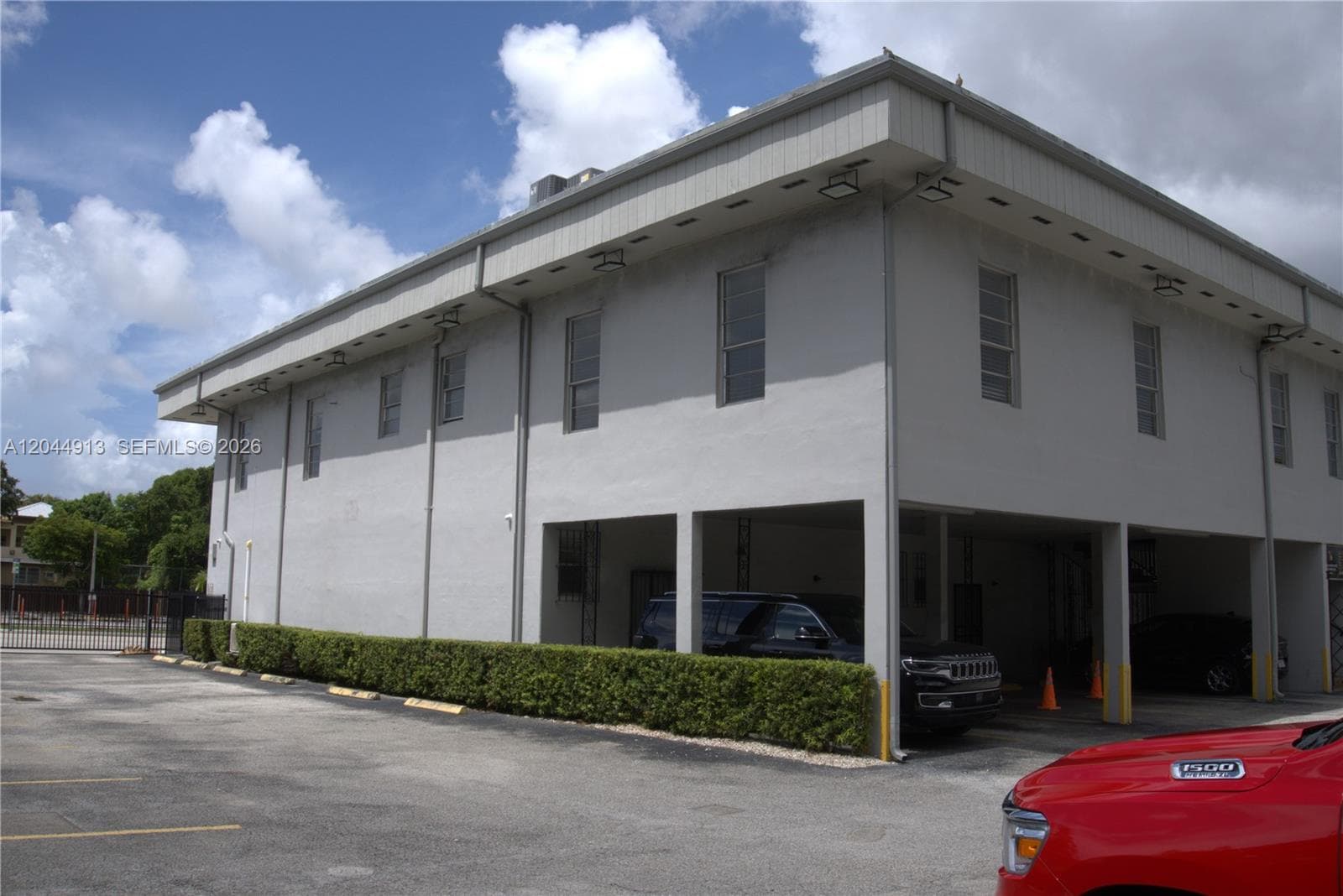 2433 NW 7th St, Miami FL 33125