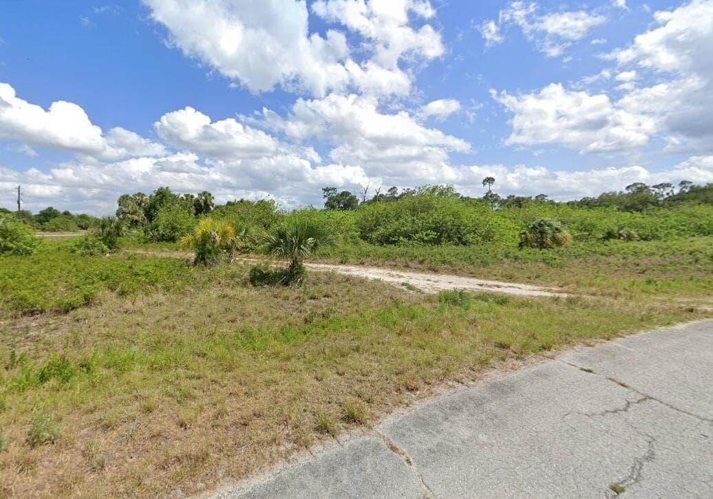 523 Independence Drive, FL 33935