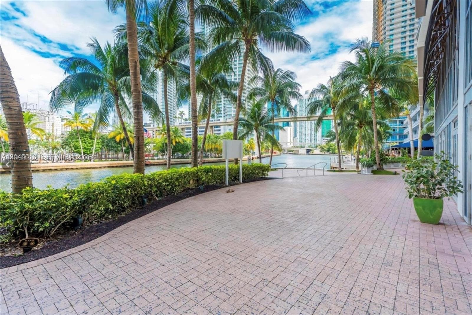 175 SW 7th St # 1212, Miami FL 33130
