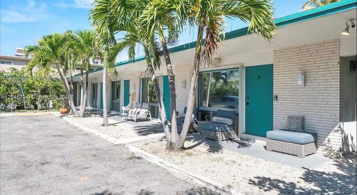333 Palm St, Hollywood FL 33019