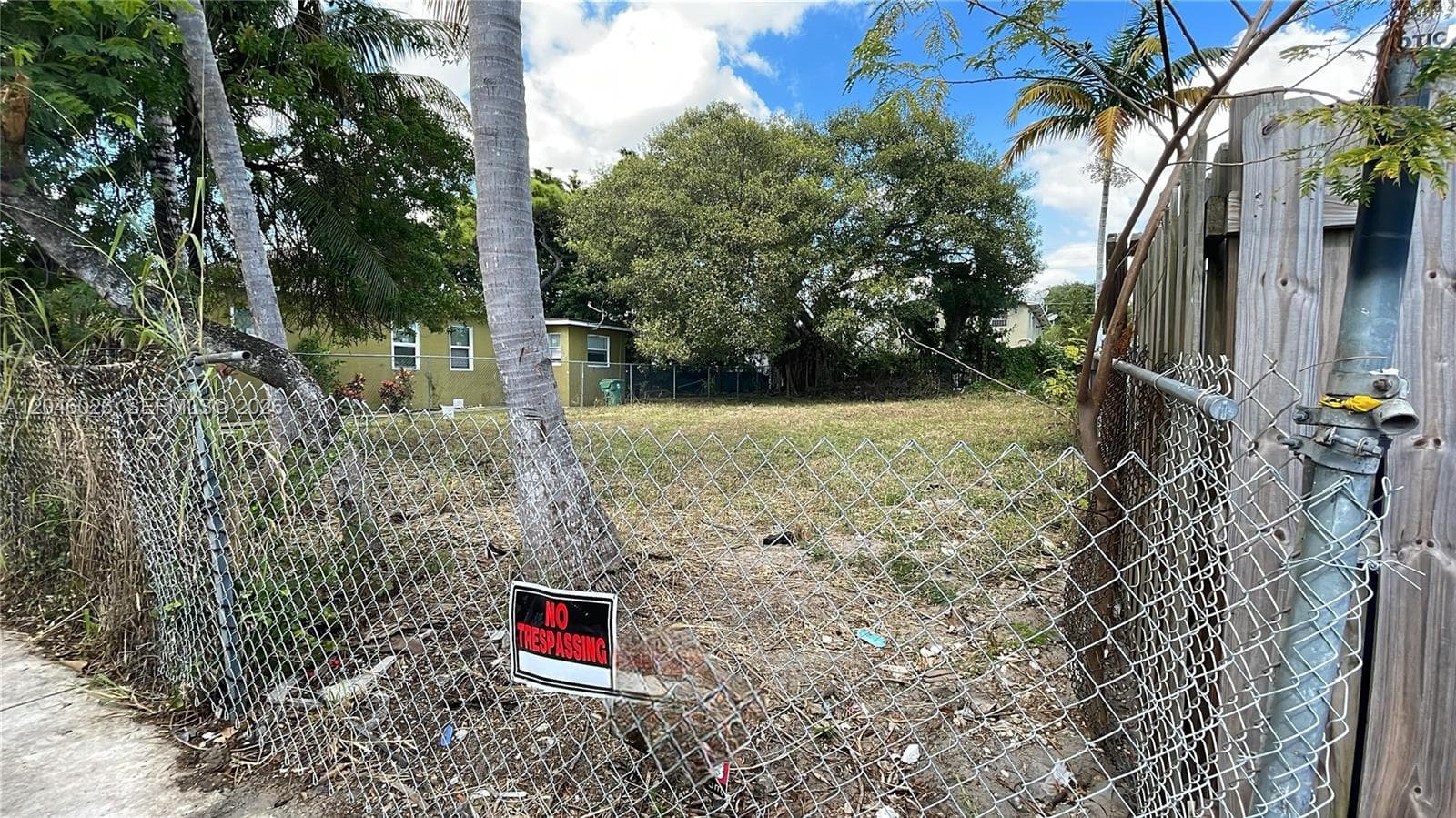 1255 NW 60 ST, Miami FL 33142