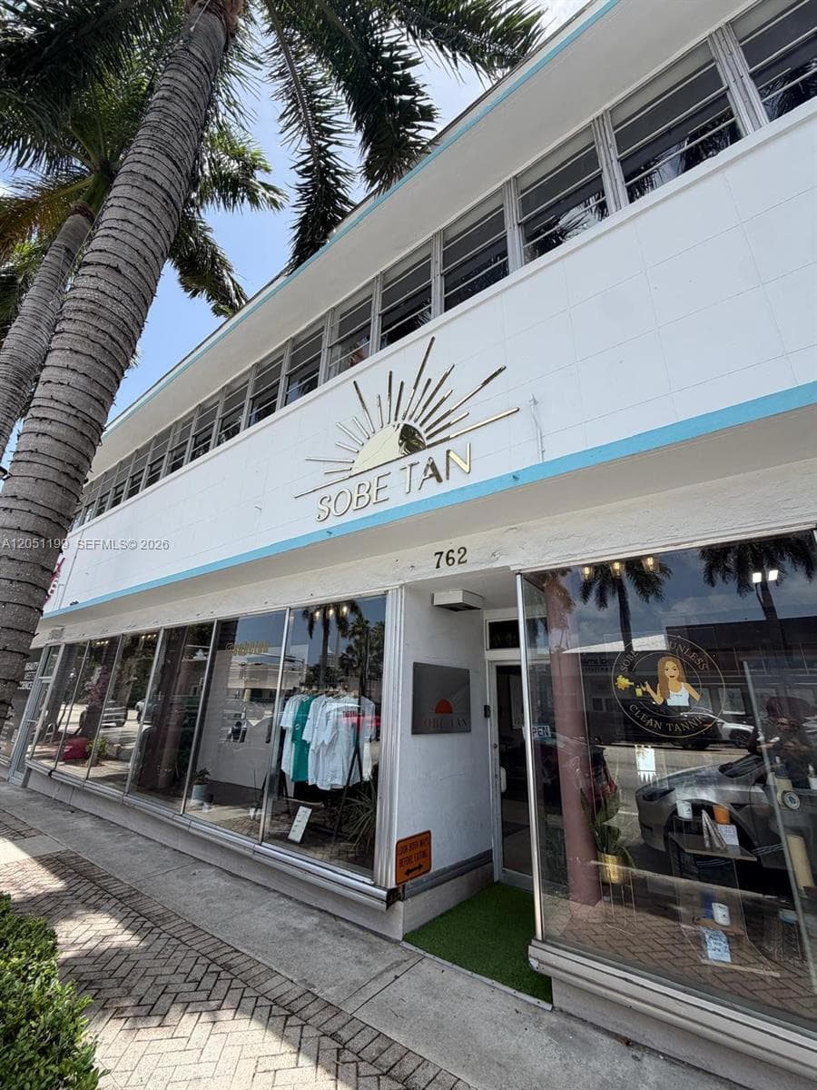 762 W 41st St, Miami Beach FL 33140