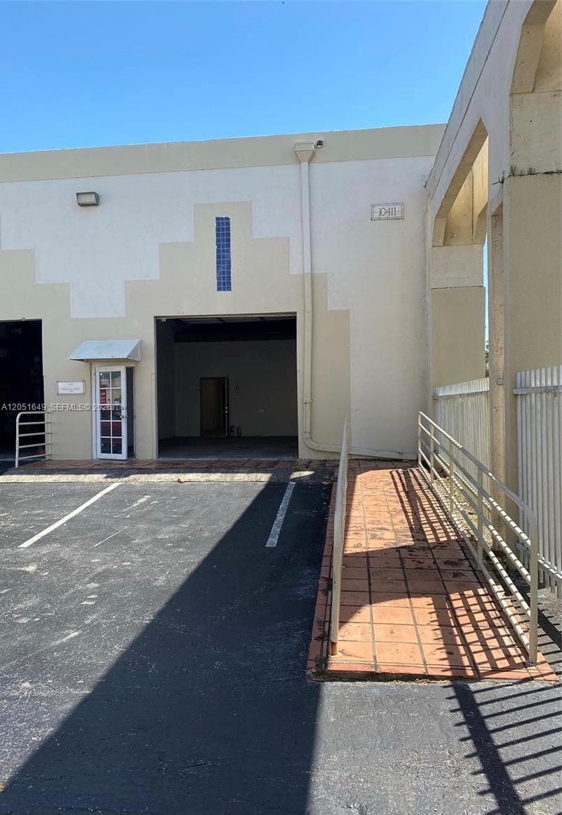 10411 NW 28th St, Doral FL 33172