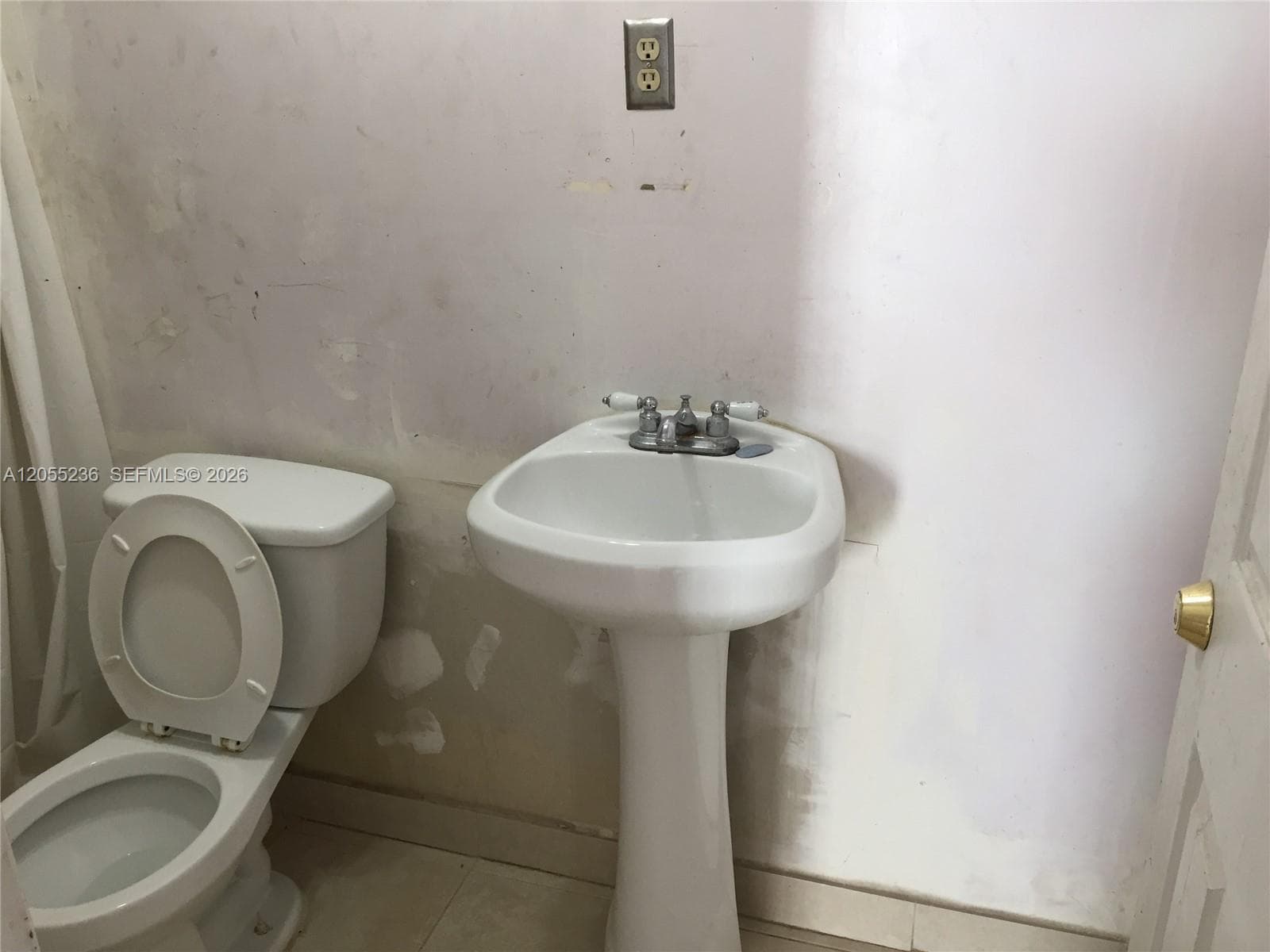 817 SW 8th St, Miami FL 33130