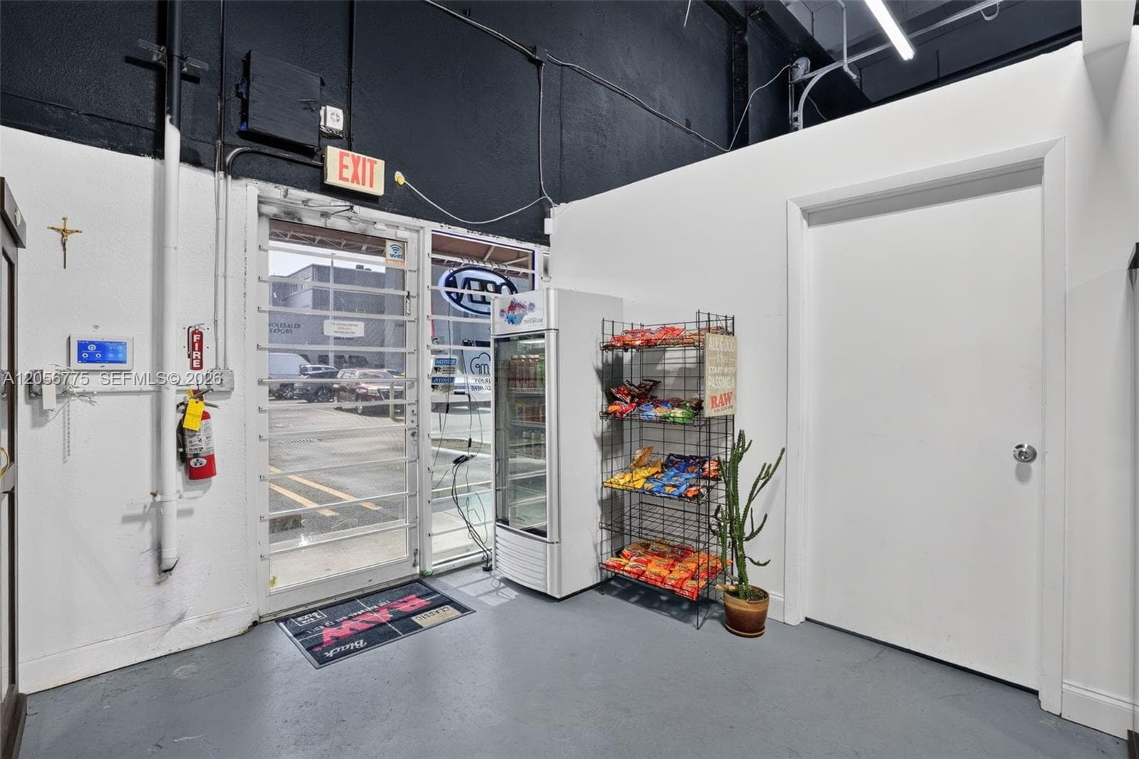 Wholesale, Distribution and Smoke Shop for Sale off 836 Expressway, Miami FL 33126