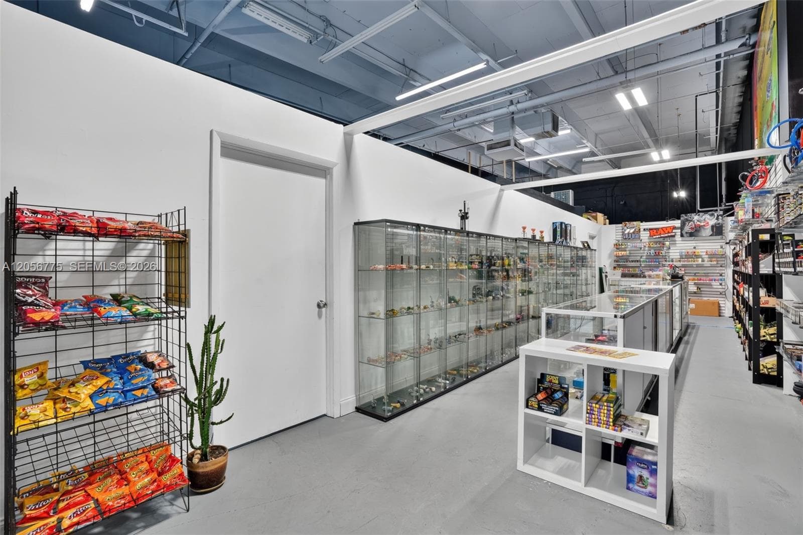 Wholesale, Distribution and Smoke Shop for Sale off 836 Expressway, Miami FL 33126
