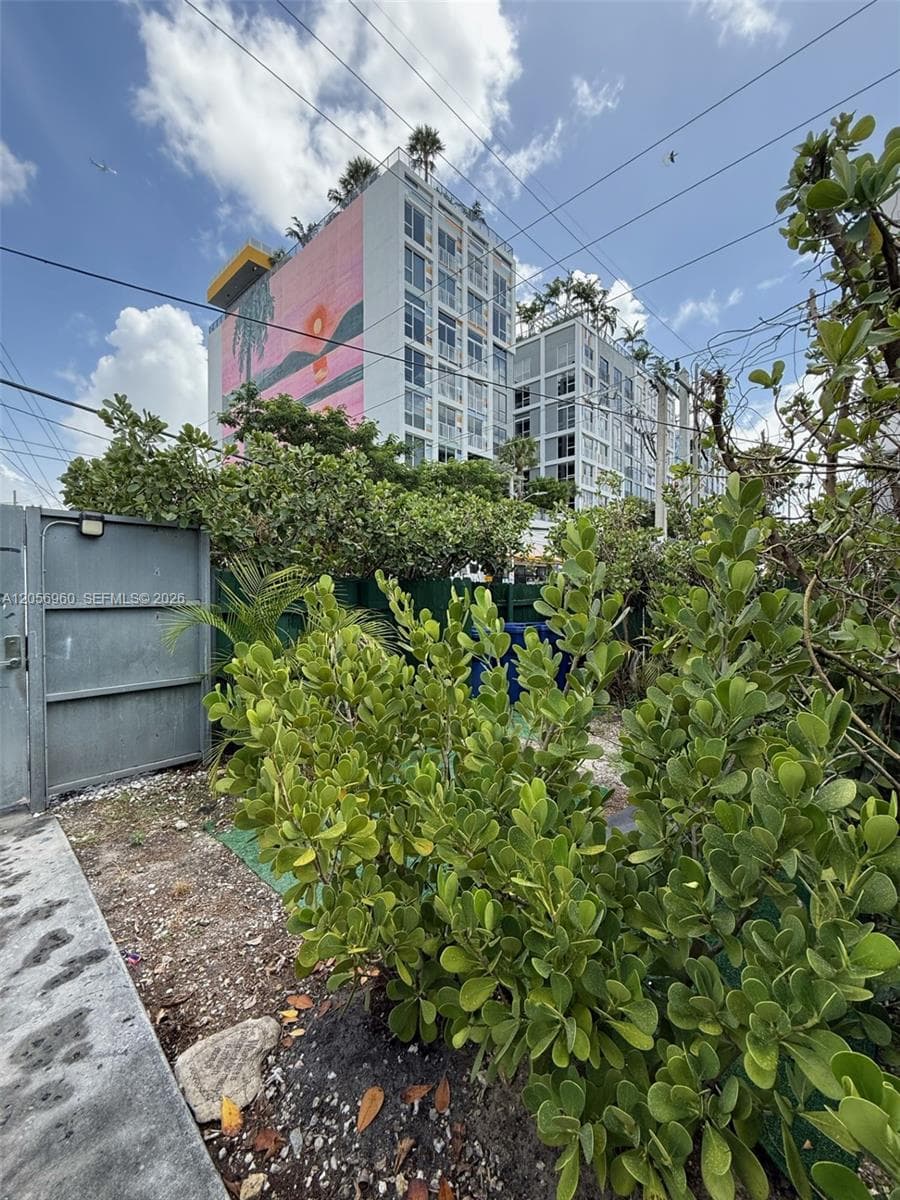 118 NW 24th St, Miami FL 33127