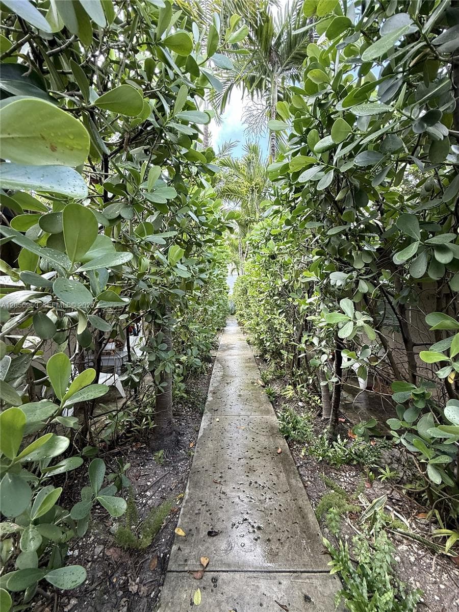118 NW 24th St, Miami FL 33127
