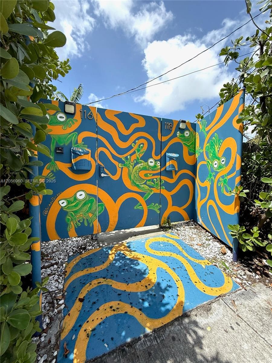 118 NW 24th St, Miami FL 33127