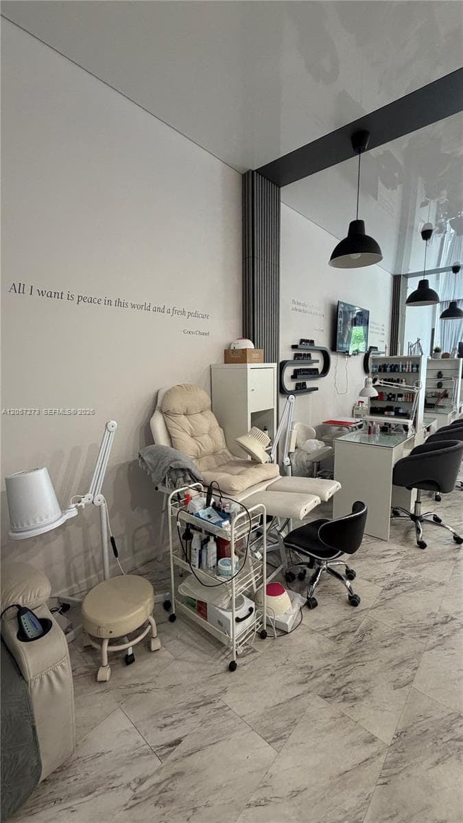 2119 Hollywood Blvd, Hollywood FL 33020