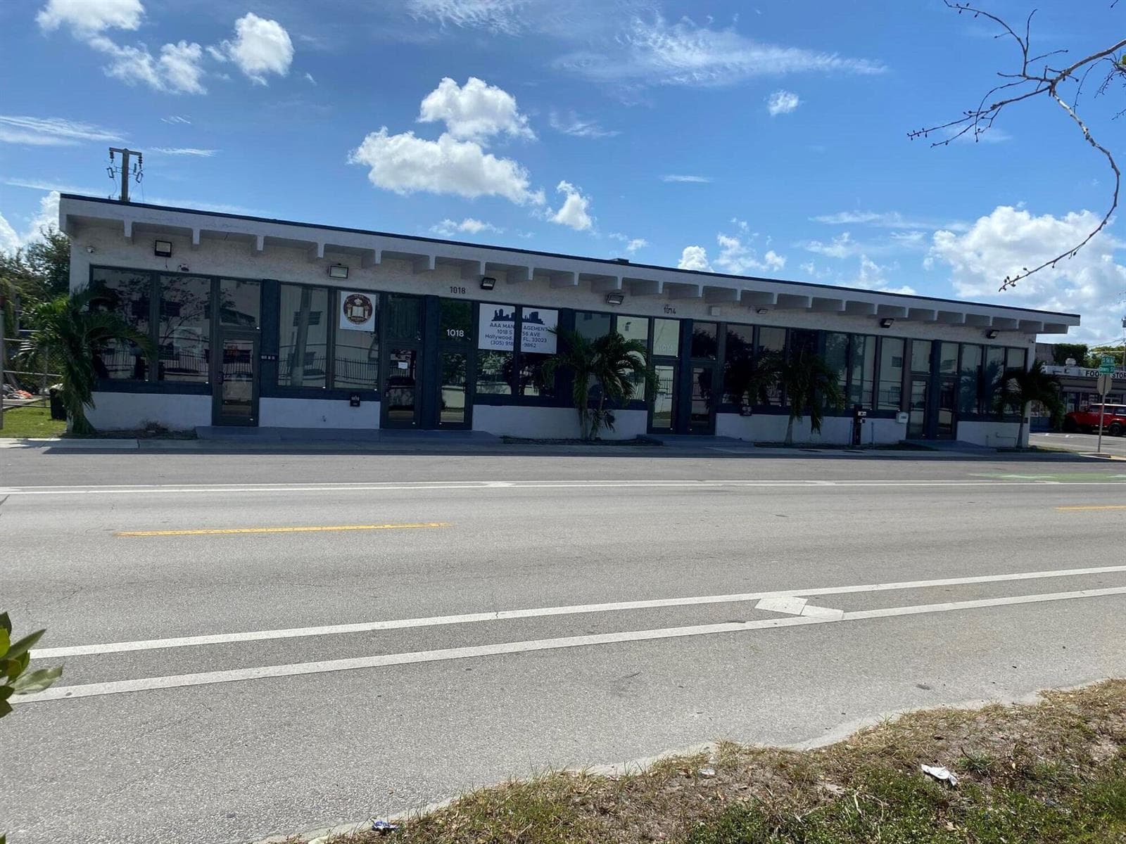 1000 S 56th Avenue, Hollywood FL 33023
