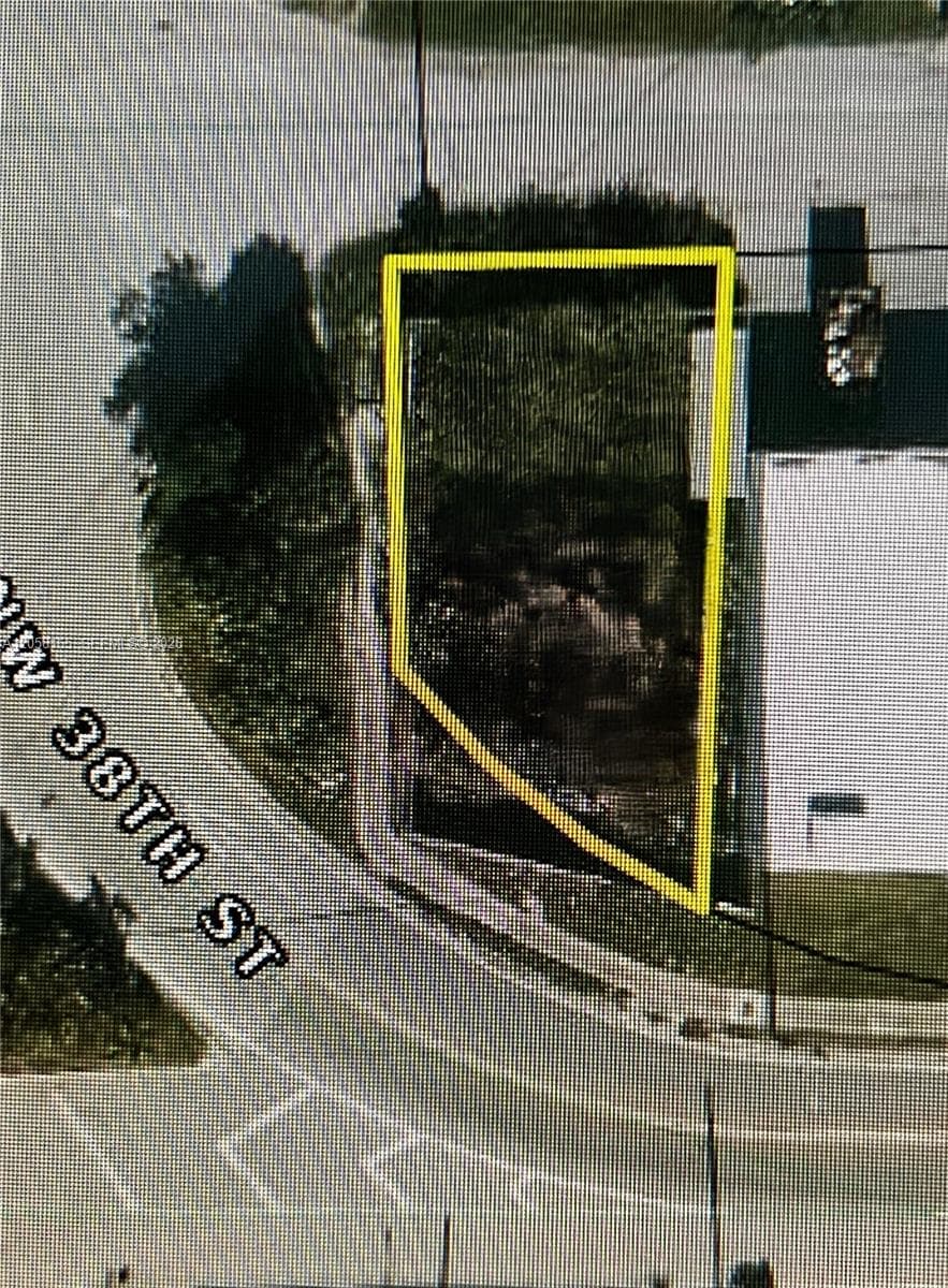2781 NW 38th St, Miami FL 33142
