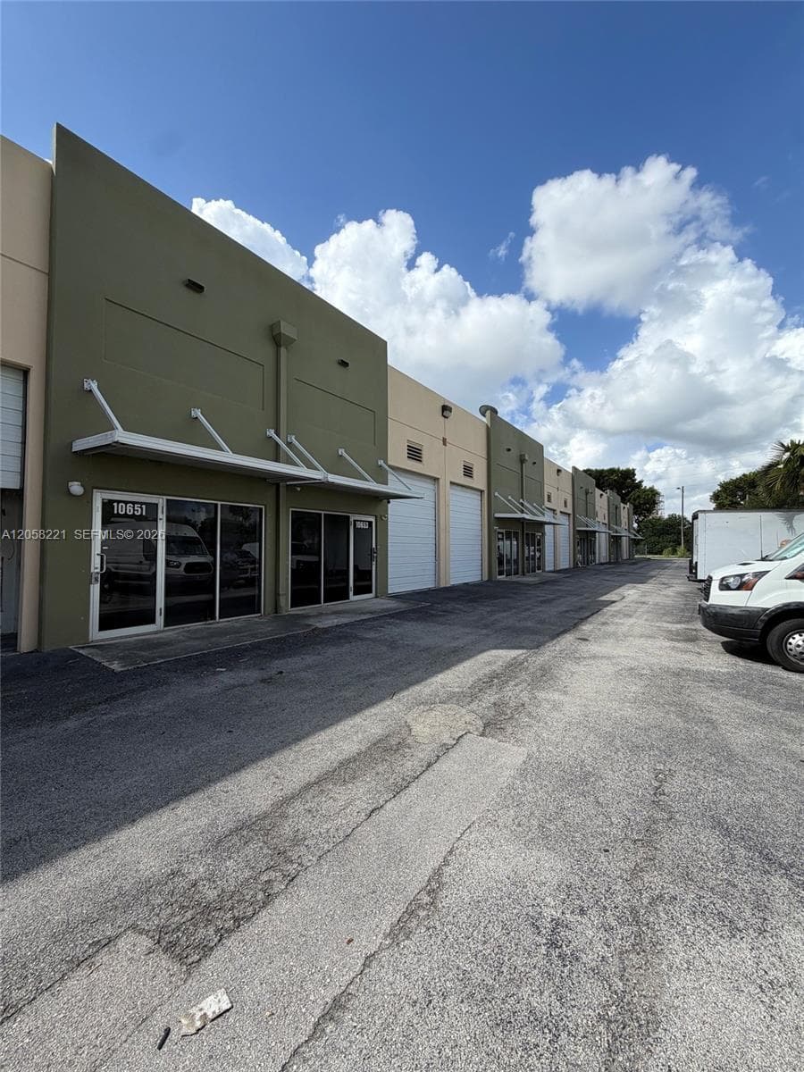10601 NW 122nd St # 20, Medley FL 33178