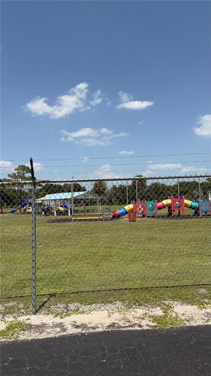 365 N Zambria St, Clewiston FL 33440