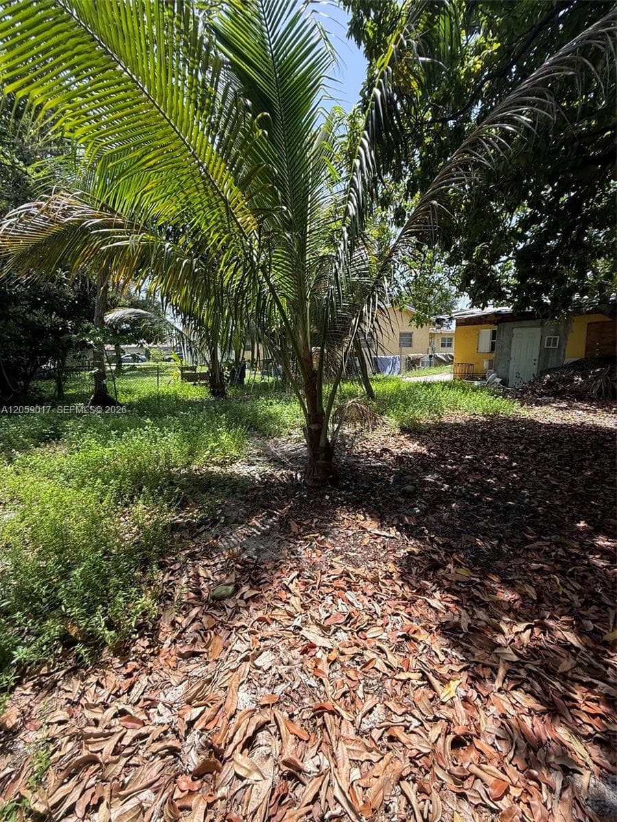809 NW 108th St, Miami FL 33168